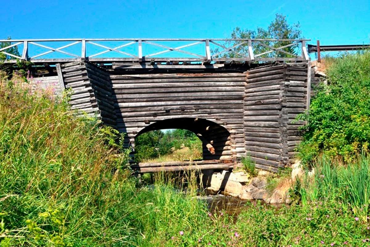Плотина XVIII века сохранившаяся на реке Паска